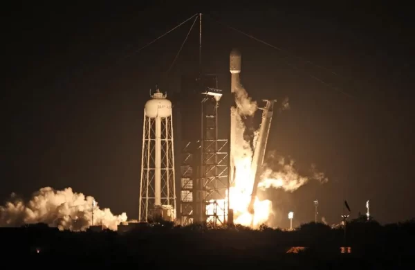 U.S. Spacecraft Heads to Moon for First Landing