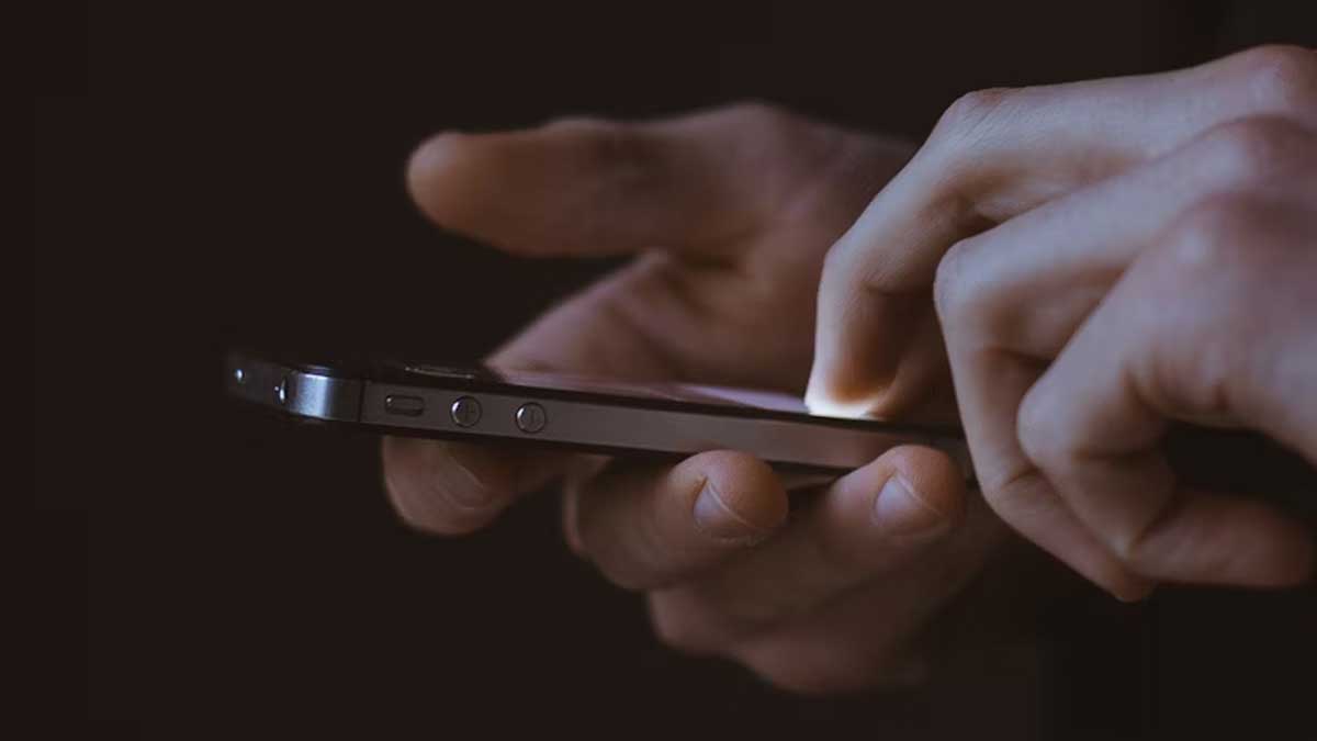 Smartphone Smuggling Crisis