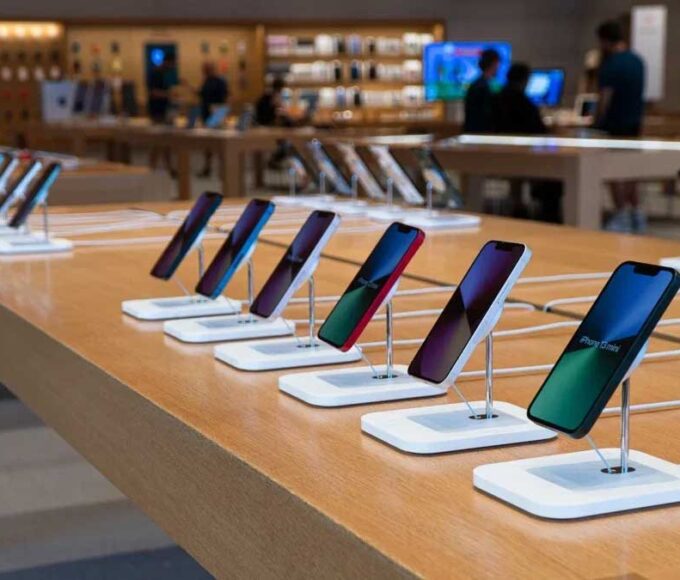 Samsung Beats Apple in Q1 2024 Phone Sales