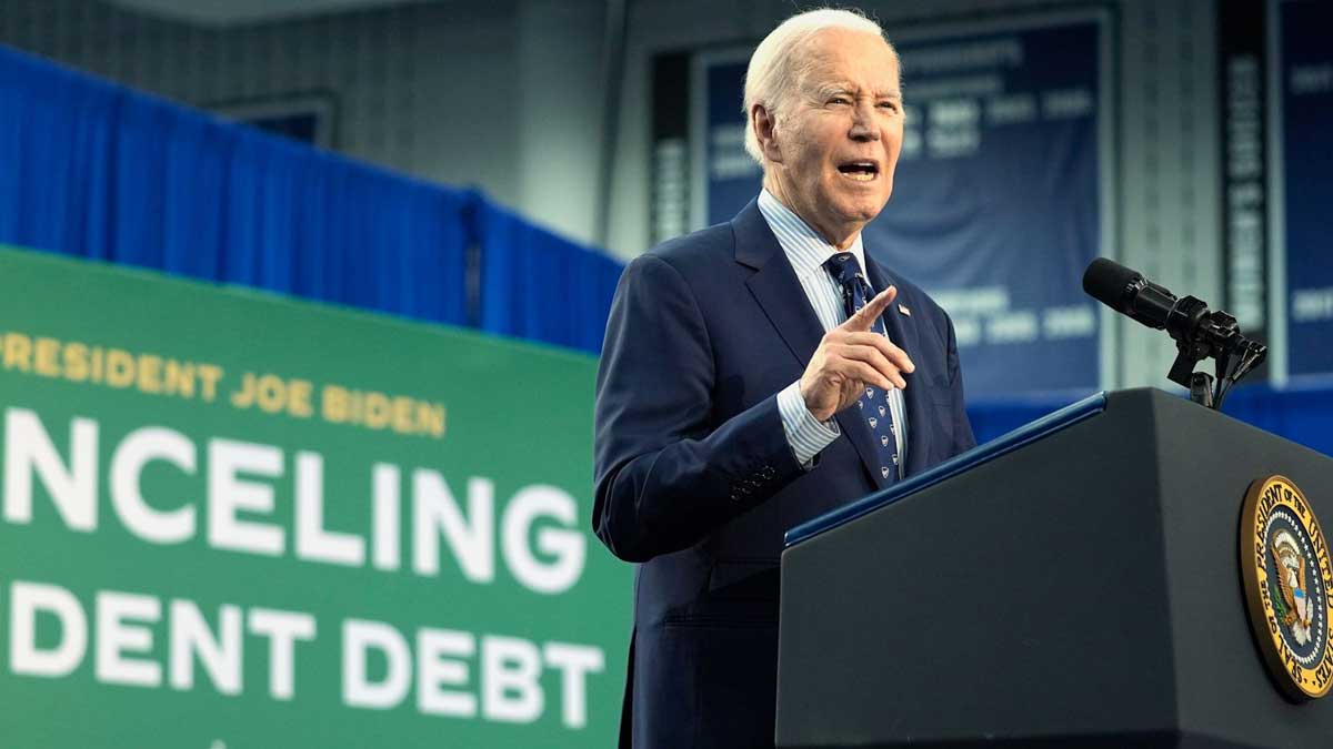 Biden : cancelling student debt