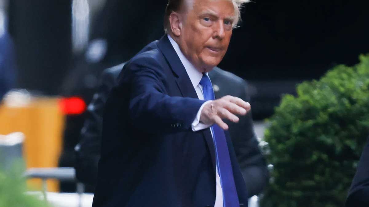 Donald Trump leaves for Hush Money trial
