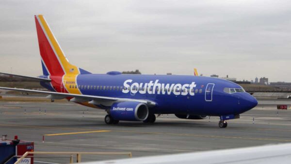 Southwest Airlines Flight 3695 Safely Returns to Denver Airport