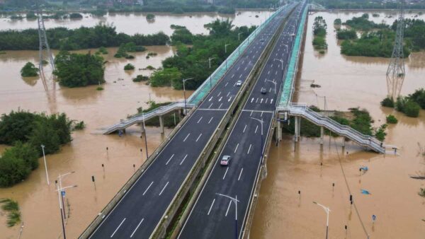 Massive floods in Southern China