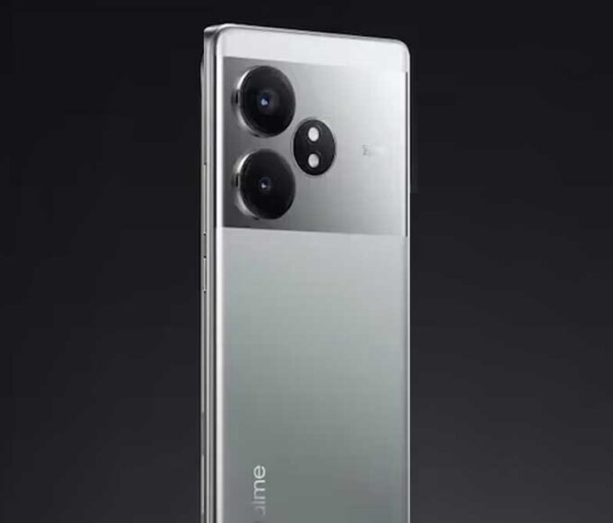 The Realme GT6