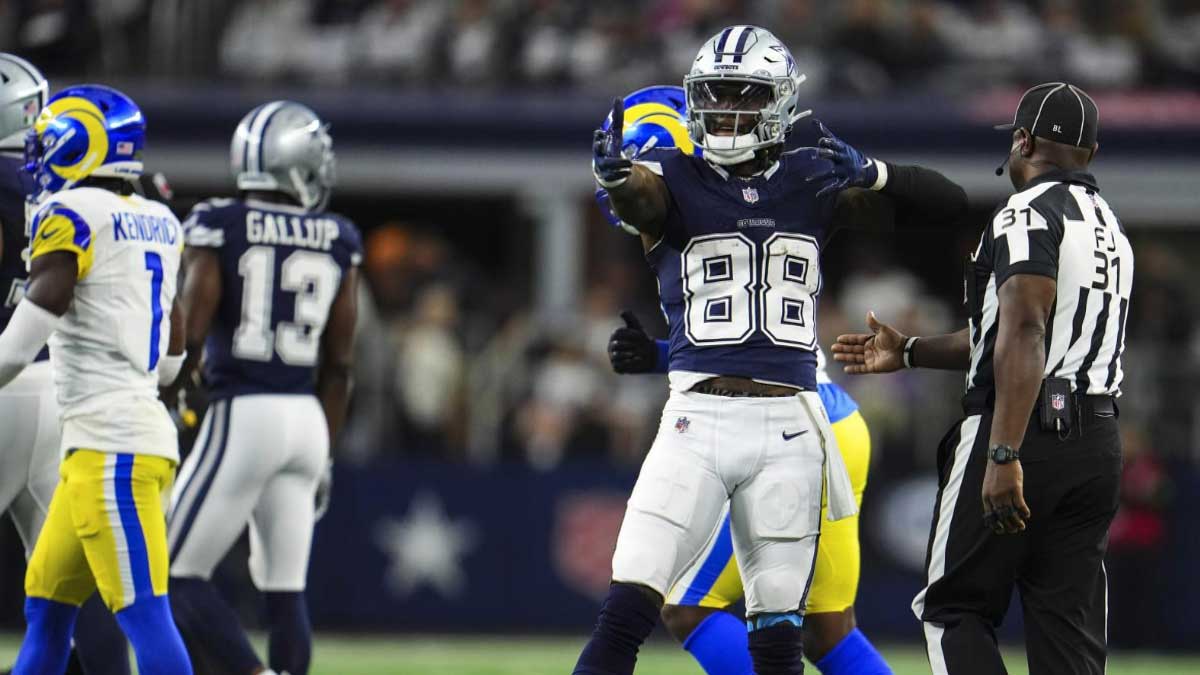 Dallas Cowboys v Los Angeles Rams