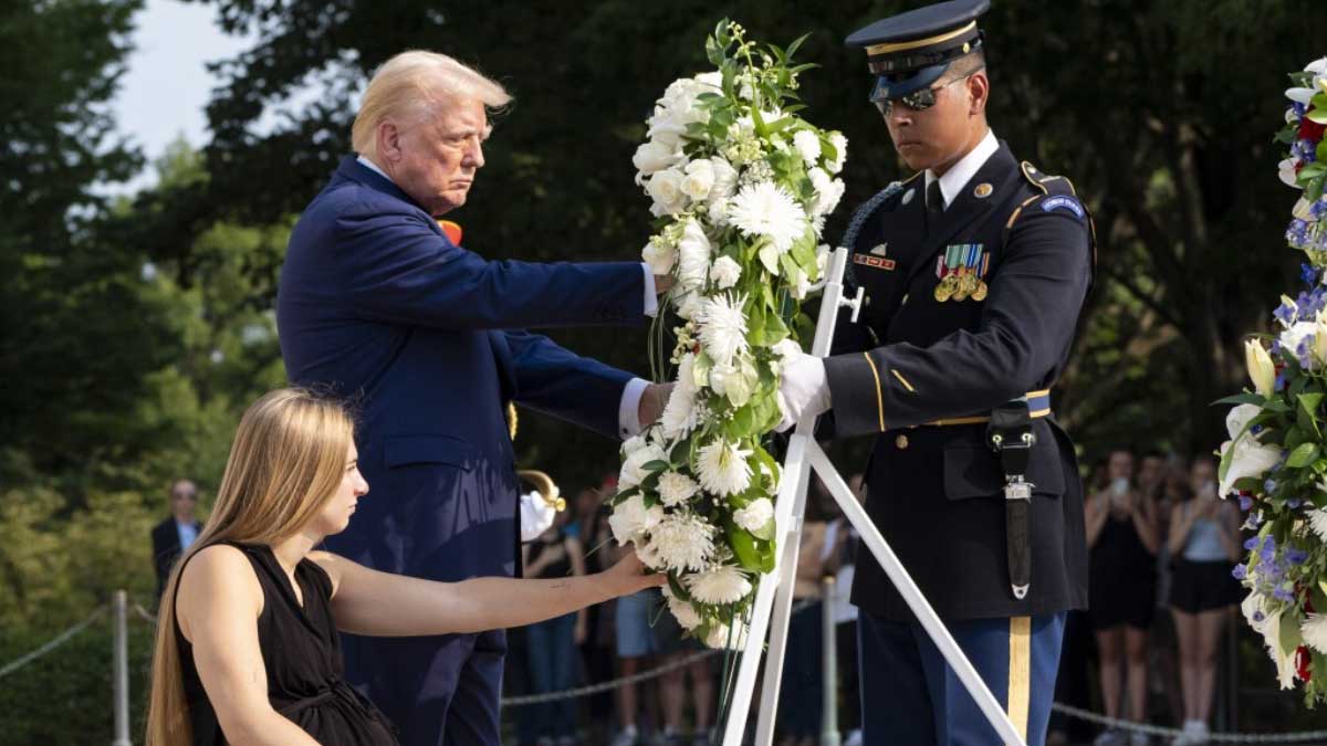 Trump Honors 13 Servicemembers at Arlington