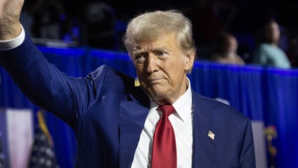 Trump Campaigns in La Crosse, Wisconsin