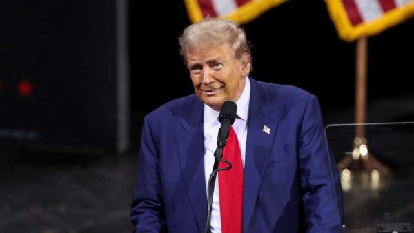 Trump Addresses Economy in Tucson