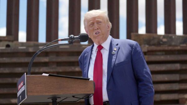 Trump Campaigns at Arizona Border