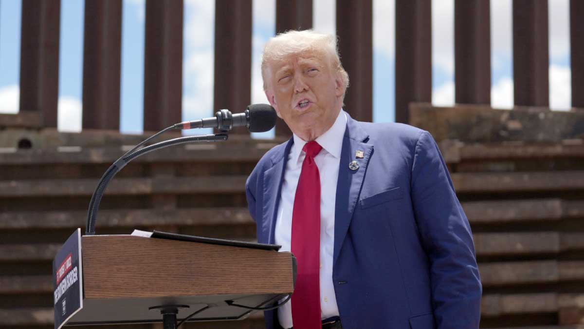Trump Campaigns at Arizona Border