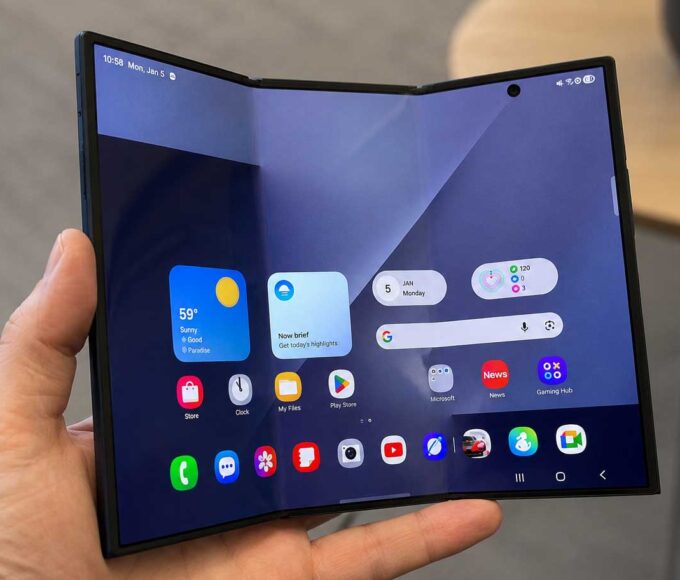 Samsung Galaxy Z Fold 8 foldable smartphone concept