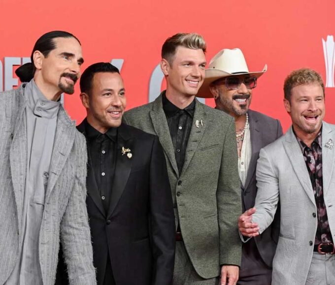 Backstreet Boys return to U.K. chart with Bottle Up