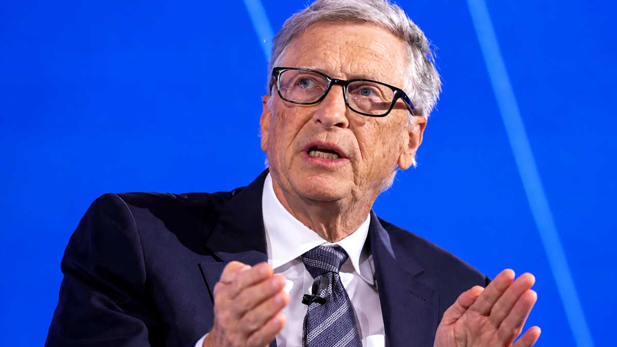 Bill Gates discusses AI risks and regulation