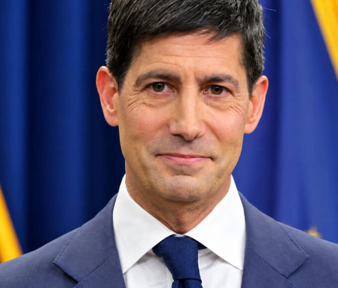 Warsh Holds Fed News Conference
